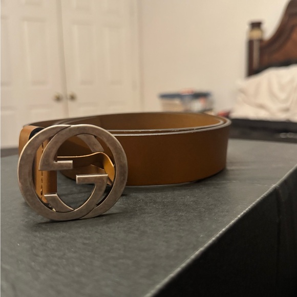 Gucci Tan Leather Belt with Silver Emblem Buckle - Picture 6 of 7